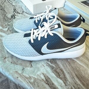 Nike Juniors' Roshe G Jr. Spikeless Golf Shoes size 7Y